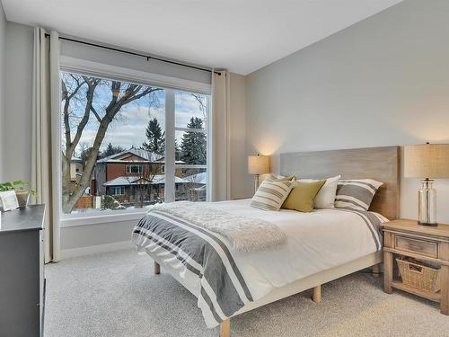 9511 70 Avenue, Edmonton, AB - Indoor Photo Showing Bedroom