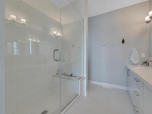 9511 70 Avenue, Edmonton, AB - Indoor Photo Showing Bathroom