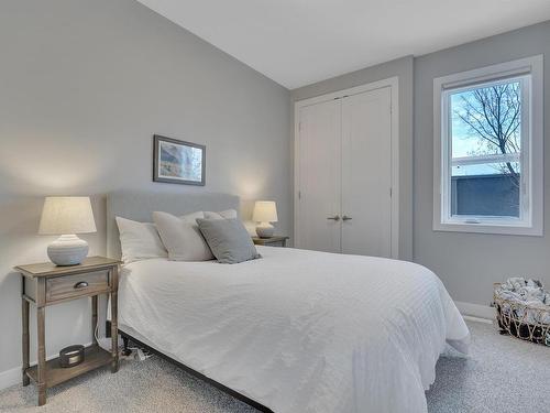 9511 70 Avenue, Edmonton, AB - Indoor Photo Showing Bedroom