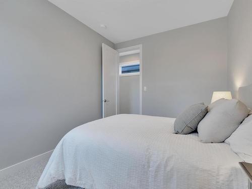 9511 70 Avenue, Edmonton, AB - Indoor Photo Showing Bedroom