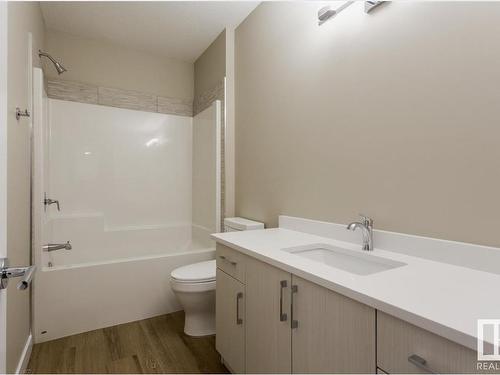 9511 70 Avenue, Edmonton, AB - Indoor Photo Showing Bathroom