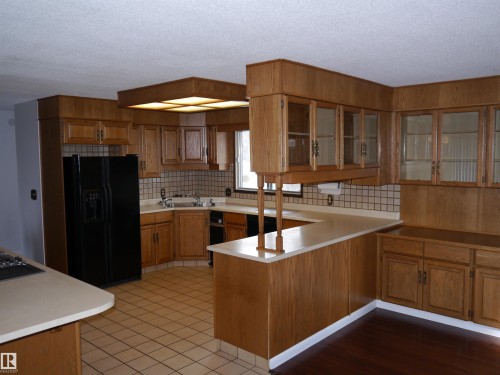 4907 & 4911 47 Avenue, Stony Plain, AB - Indoor Photo Showing Kitchen