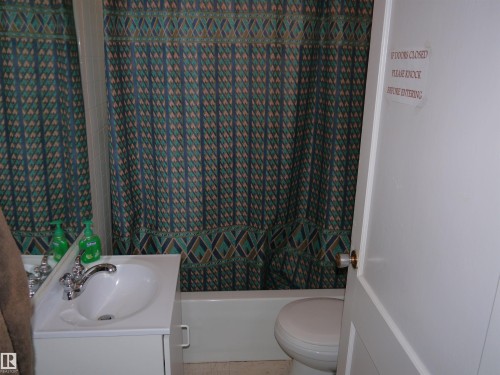 4907 & 4911 47 Avenue, Stony Plain, AB - Indoor Photo Showing Bathroom