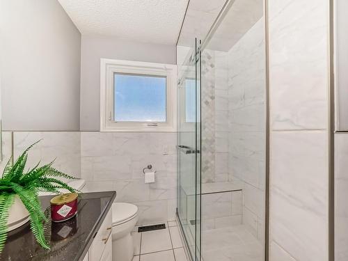 6046 105A Street, Edmonton, AB - Indoor Photo Showing Bathroom