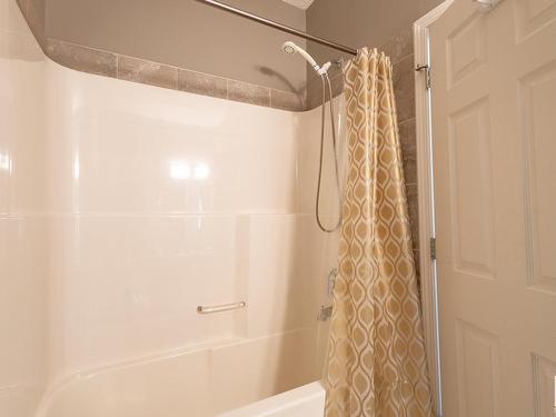 17 6520 2 Avenue Sw, Edmonton, AB - Indoor Photo Showing Bathroom