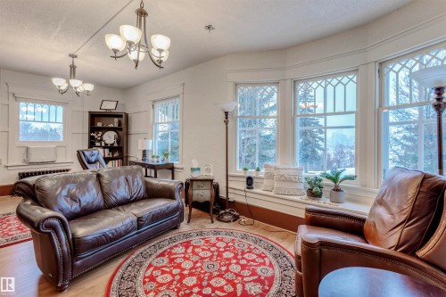 10417 Saskatchewan Drive, Edmonton, AB - Indoor Photo Showing Living Room