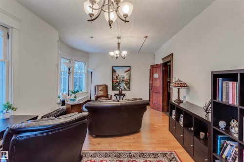 10417 Saskatchewan Drive, Edmonton, AB - Indoor Photo Showing Office