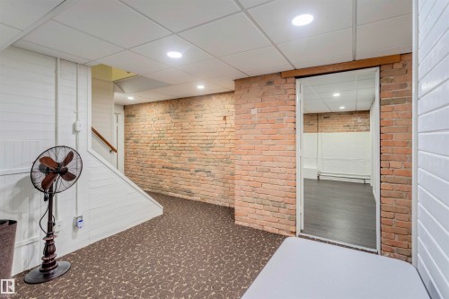 10417 Saskatchewan Drive, Edmonton, AB - Indoor Photo Showing Other Room