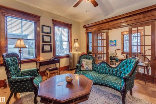 10417 Saskatchewan Drive, Edmonton, AB - Indoor Photo Showing Living Room