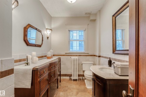10417 Saskatchewan Drive, Edmonton, AB - Indoor Photo Showing Bathroom