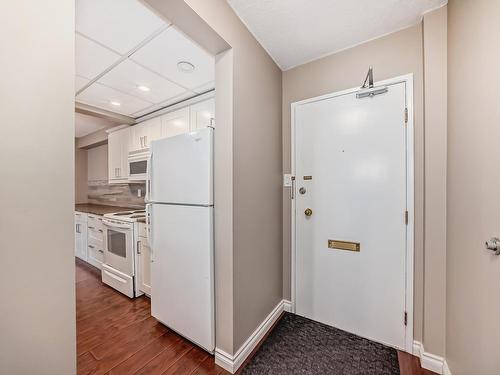 404 11007 83 Avenue, Edmonton, AB - Indoor Photo Showing Kitchen