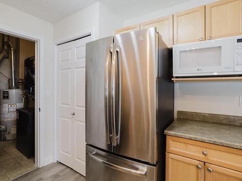 26 3040 Spence Wynd, Edmonton, AB - Indoor Photo Showing Kitchen