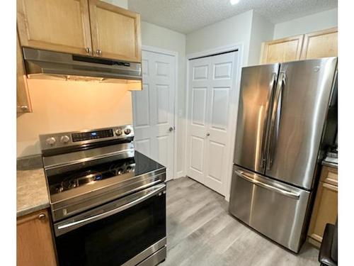 26 3040 Spence Wynd, Edmonton, AB - Indoor Photo Showing Kitchen