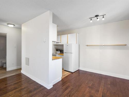 307 9028 Jasper Avenue, Edmonton, AB - Indoor Photo Showing Kitchen