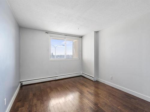 307 9028 Jasper Avenue, Edmonton, AB - Indoor Photo Showing Other Room