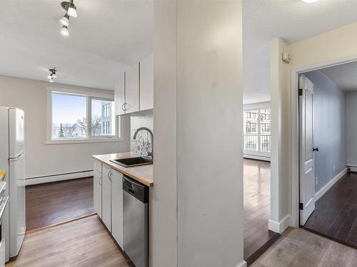 307 9028 Jasper Avenue, Edmonton, AB - Indoor Photo Showing Kitchen