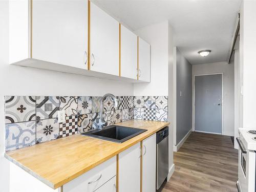 307 9028 Jasper Avenue, Edmonton, AB - Indoor Photo Showing Kitchen