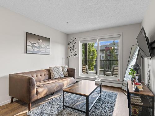 303 5521 7 Avenue, Edmonton, AB - Indoor Photo Showing Living Room