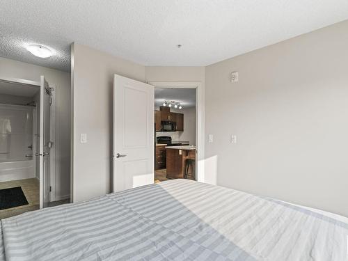 303 5521 7 Avenue, Edmonton, AB - Indoor Photo Showing Bedroom