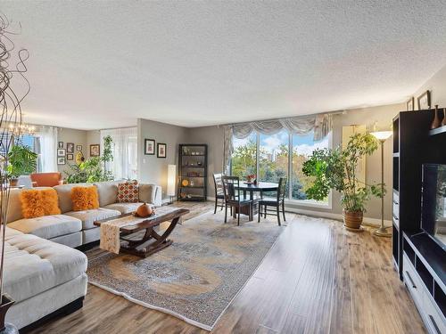 305 8707 107 Street, Edmonton, AB - Indoor Photo Showing Living Room