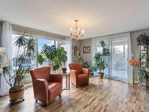 305 8707 107 Street, Edmonton, AB - Indoor Photo Showing Living Room