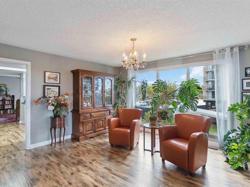 305 8707 107 Street, Edmonton, AB - Indoor Photo Showing Living Room