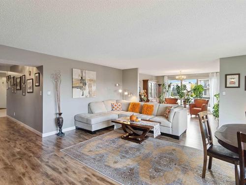 305 8707 107 Street, Edmonton, AB - Indoor Photo Showing Living Room