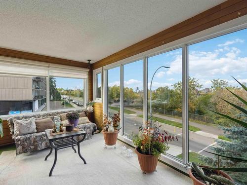 305 8707 107 Street, Edmonton, AB - Indoor Photo Showing Living Room