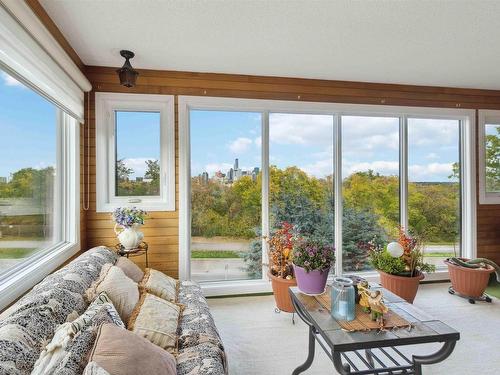 305 8707 107 Street, Edmonton, AB - Indoor Photo Showing Living Room