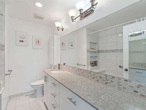 305 8707 107 Street, Edmonton, AB - Indoor Photo Showing Bathroom