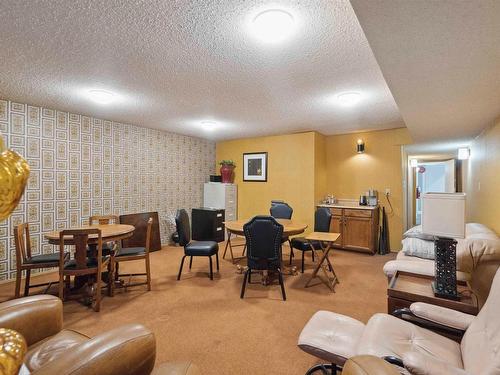 305 8707 107 Street, Edmonton, AB - Indoor Photo Showing Living Room