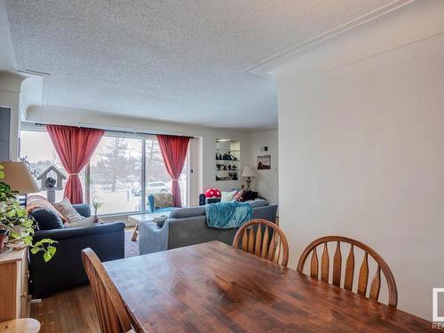 8739 Strathearn Crescent, Edmonton, AB - Indoor Photo Showing Dining Room