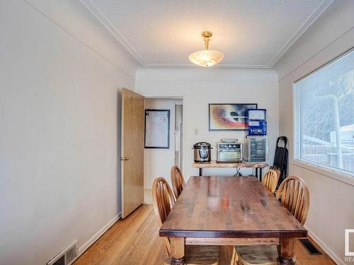 8739 Strathearn Crescent, Edmonton, AB - Indoor Photo Showing Dining Room