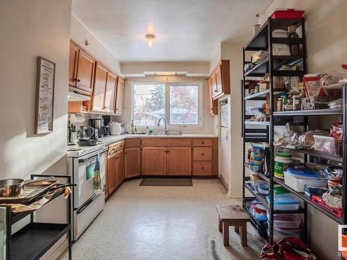 8739 Strathearn Crescent, Edmonton, AB - Indoor Photo Showing Kitchen