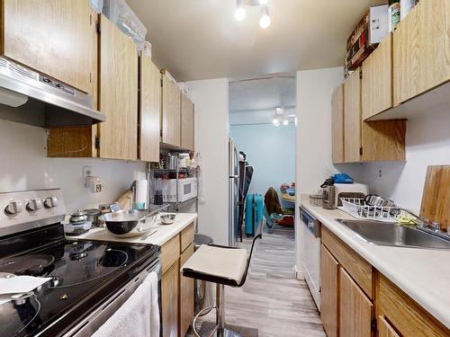 407 2624 Mill Woods Road E, Edmonton, AB - Indoor Photo Showing Kitchen