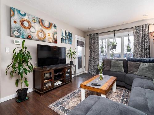 409 10518 113 Street, Edmonton, AB - Indoor Photo Showing Living Room