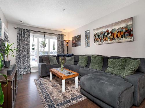 409 10518 113 Street, Edmonton, AB - Indoor Photo Showing Living Room