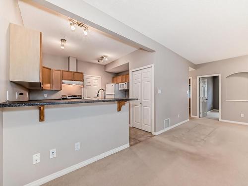 69 3040 Spence Wynd, Edmonton, AB - Indoor Photo Showing Kitchen