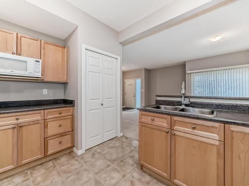 69 3040 Spence Wynd, Edmonton, AB - Indoor Photo Showing Kitchen With Double Sink