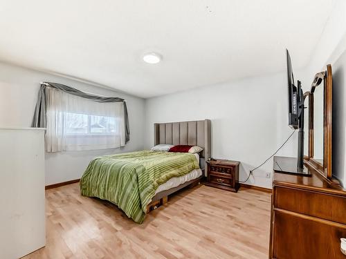 4515 20A Avenue, Edmonton, AB - Indoor Photo Showing Bedroom