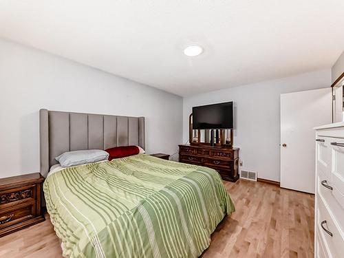 4515 20A Avenue, Edmonton, AB - Indoor Photo Showing Bedroom