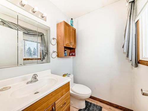 4515 20A Avenue, Edmonton, AB - Indoor Photo Showing Bathroom