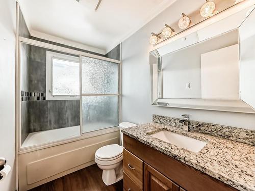 4515 20A Avenue, Edmonton, AB - Indoor Photo Showing Bathroom