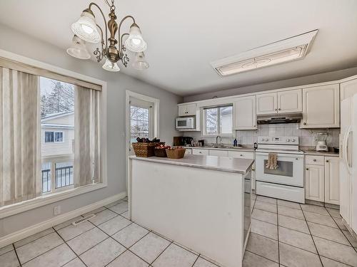 4126 33A Avenue, Edmonton, AB - Indoor Photo Showing Kitchen