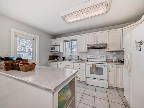 4126 33A Avenue, Edmonton, AB - Indoor Photo Showing Kitchen