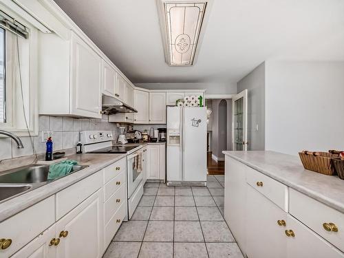 4126 33A Avenue, Edmonton, AB - Indoor Photo Showing Kitchen