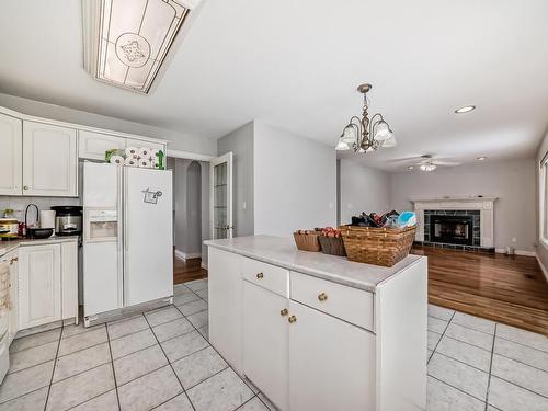 4126 33A Avenue, Edmonton, AB - Indoor Photo Showing Kitchen