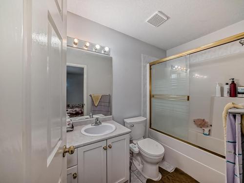 4126 33A Avenue, Edmonton, AB - Indoor Photo Showing Bathroom