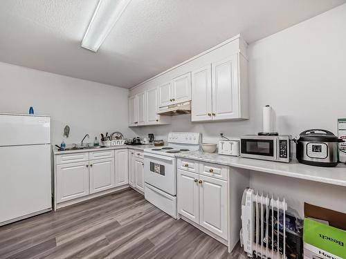 4126 33A Avenue, Edmonton, AB - Indoor Photo Showing Kitchen