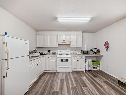 4126 33A Avenue, Edmonton, AB - Indoor Photo Showing Kitchen